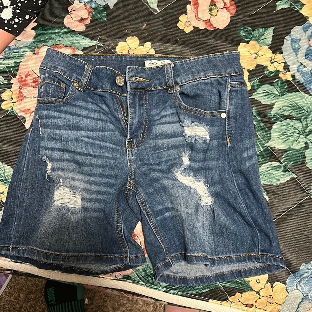 Size 7 women’s jean shorts 30 dollars plus shipping